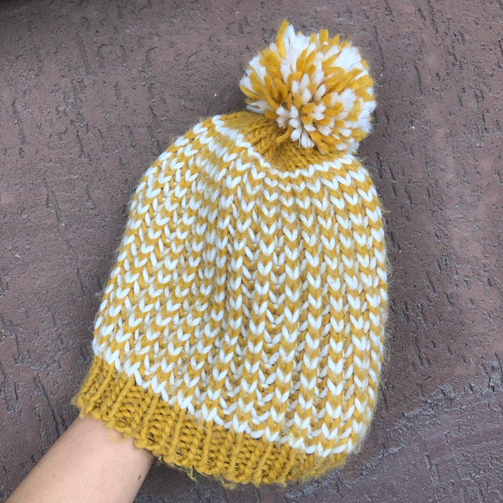 💛 Gold & White Knit Winter Toque